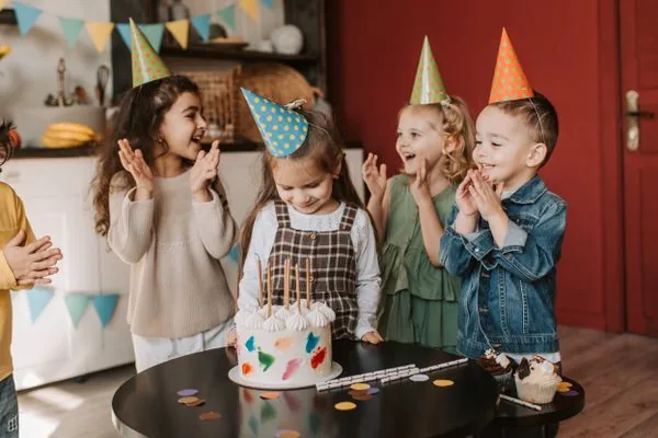 Decoración de fiesta de cumpleaños para niños en jardín