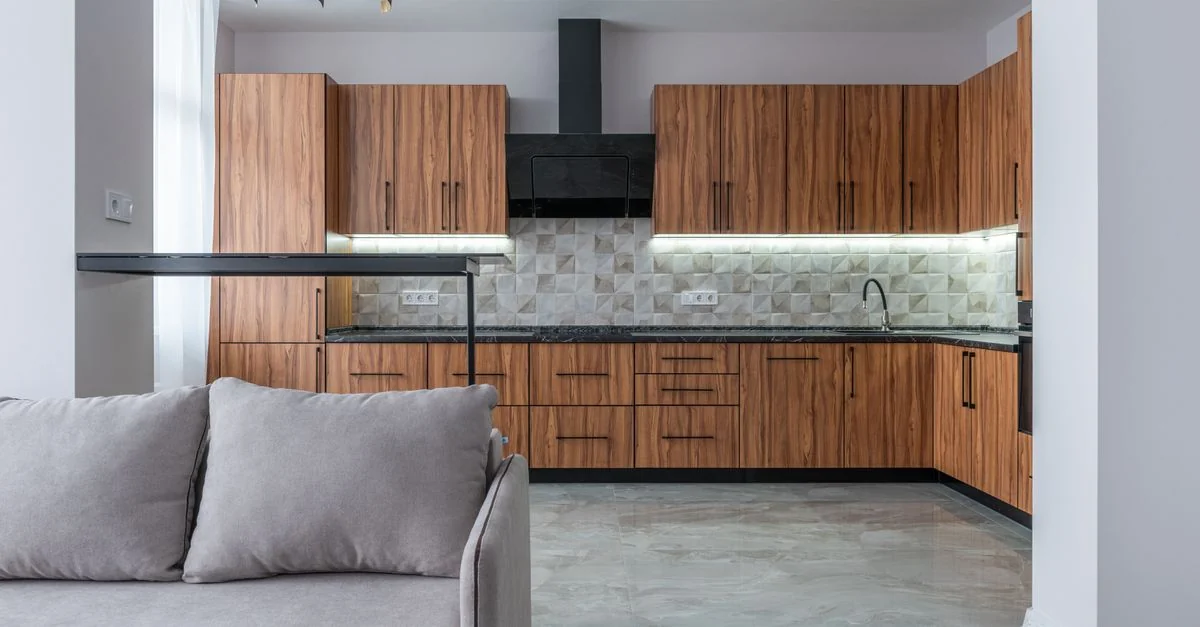 Cocina de madera terminada por un carpintero