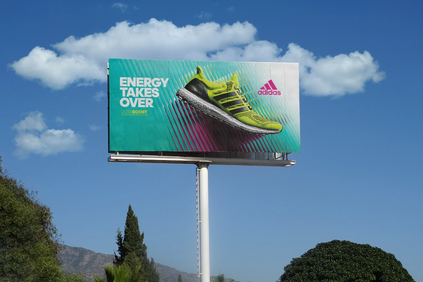 Valla en carretera con un anuncio simple de una sola idea
