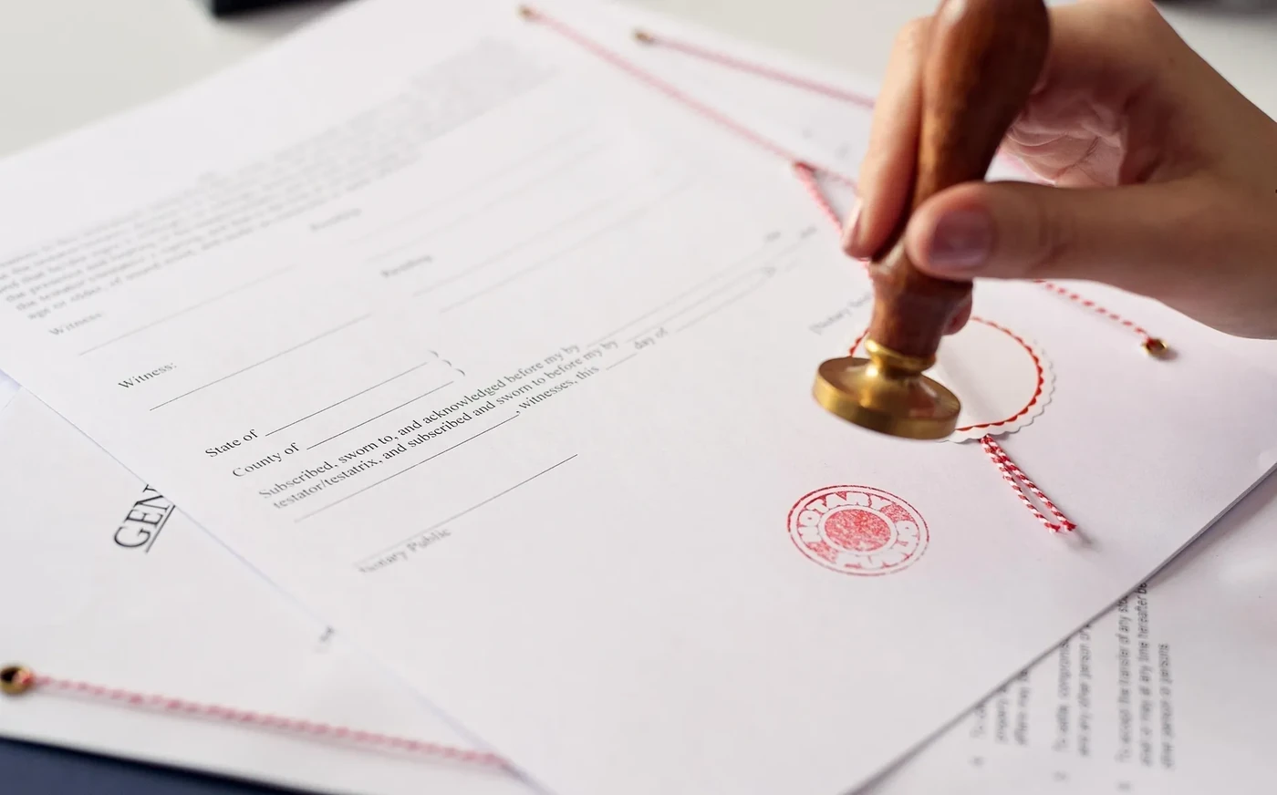 Sello oficial sobre documentos notariales