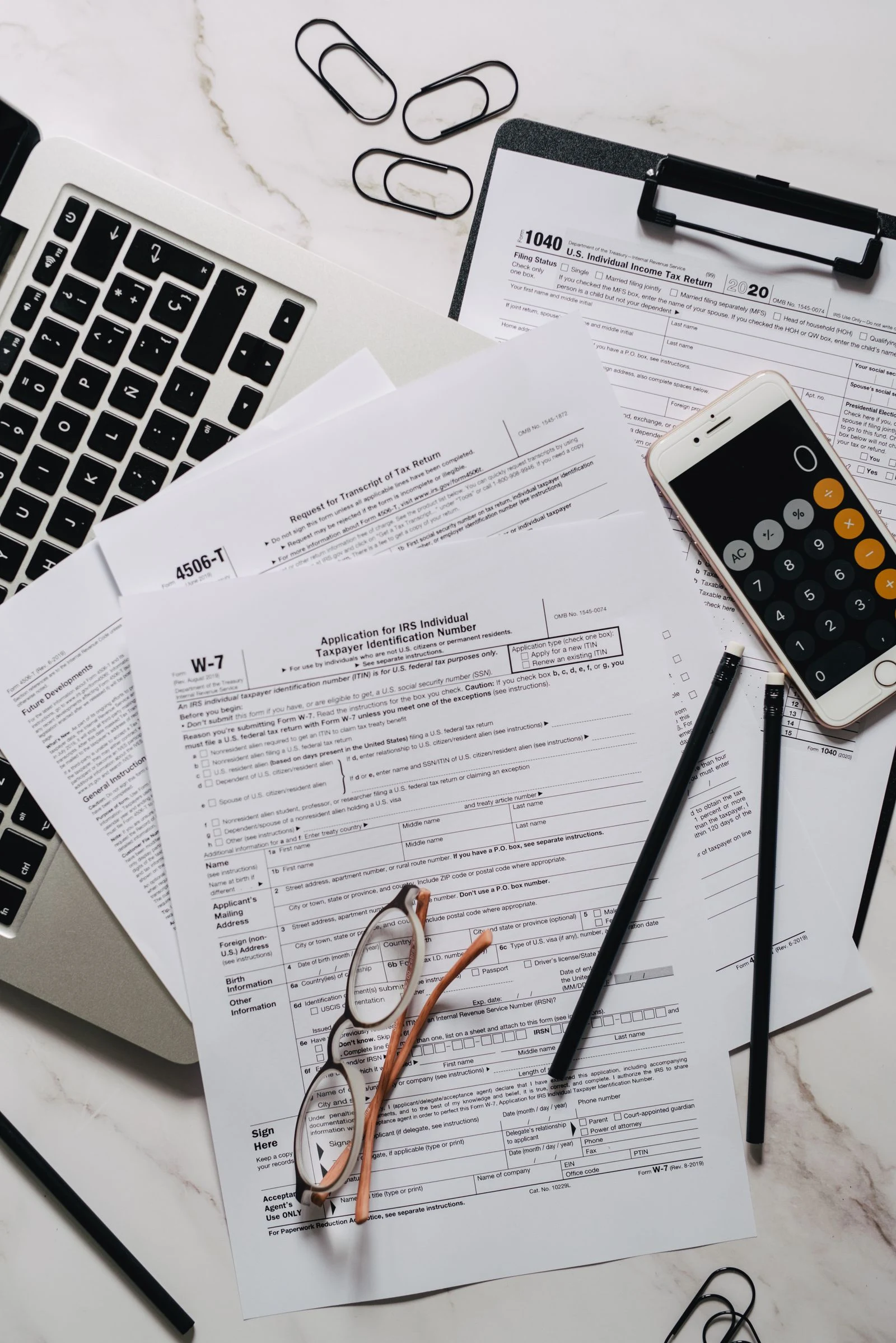 Documentos fiscales listos para preparar los impuestos