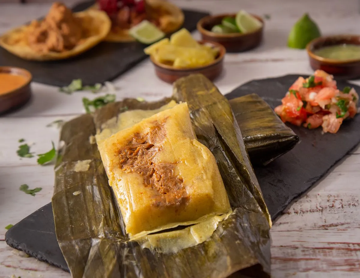 Docenas de tamales empacados listos para entregar a clientes